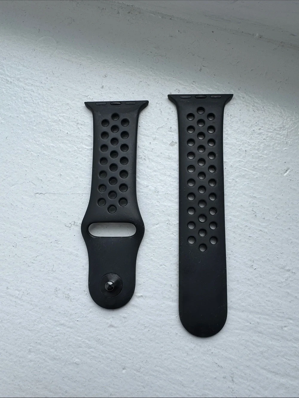 Set of 2 Silicone Apple Watch Bands in Black and Blush Pink - Size 38/40mm